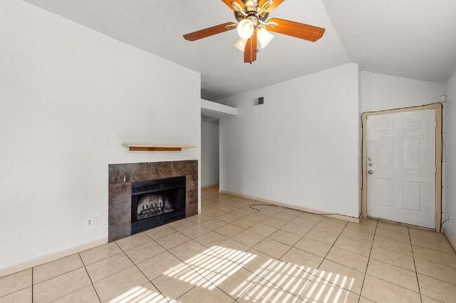 8510 Gatlinburg Dr in Fort Worth, TX - Foto de edificio - Building Photo