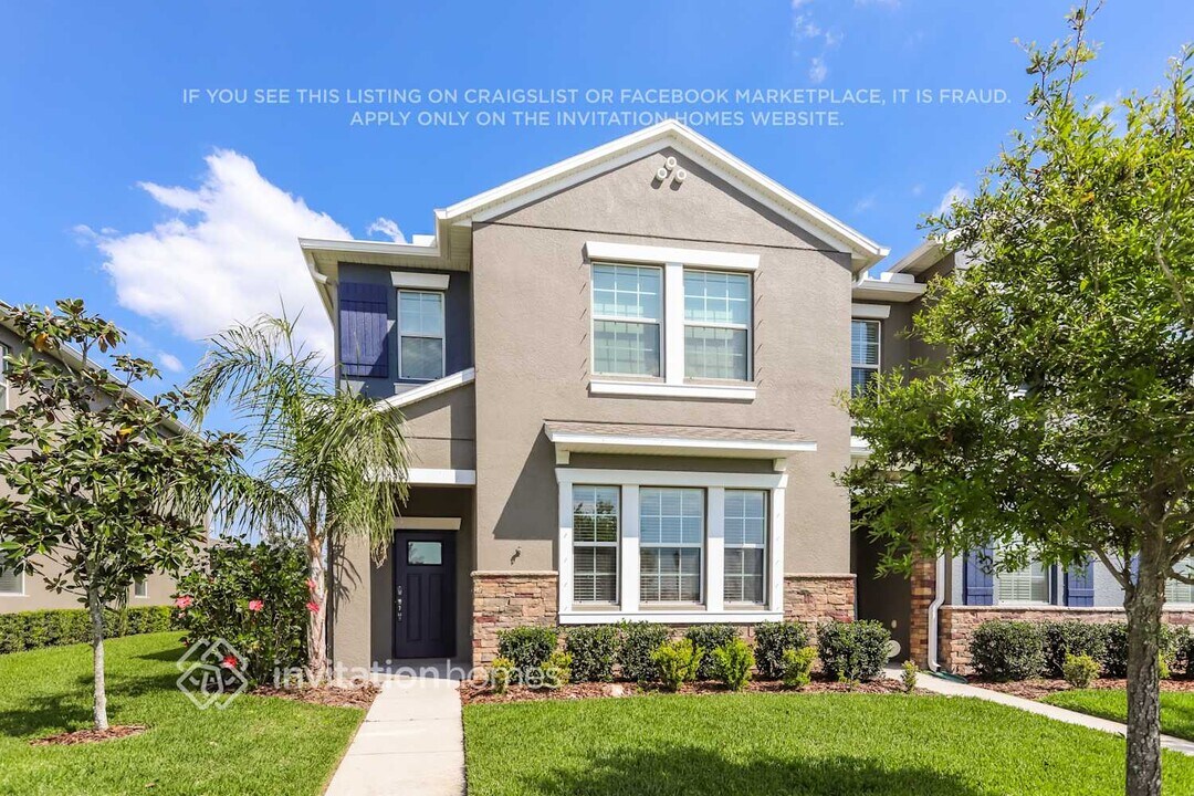 6341 Shore Vista Pl in Apollo Beach, FL - Foto de edificio