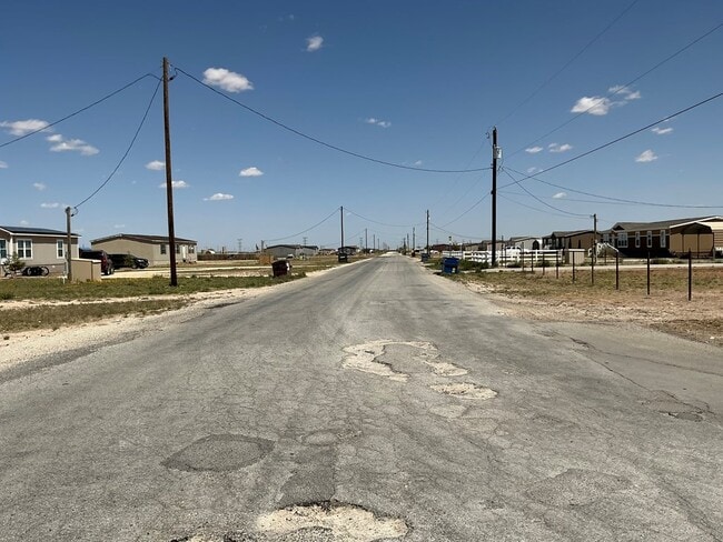 14312 W County Rd 172 in Odessa, TX - Foto de edificio - Building Photo