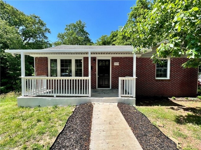 property at 1919 Maryland Ave