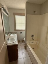 1241 SW Macvicar Ave in Topeka, KS - Building Photo - Building Photo