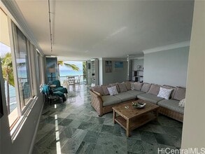 2943 Kalakaua Ave in Honolulu, HI - Foto de edificio - Building Photo