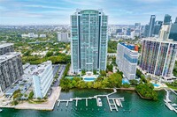 1643 Brickell Ave, Unit 2406 in Miami, FL - Foto de edificio - Building Photo