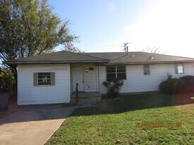 1 NW 28th St in Lawton, OK - Building Photo