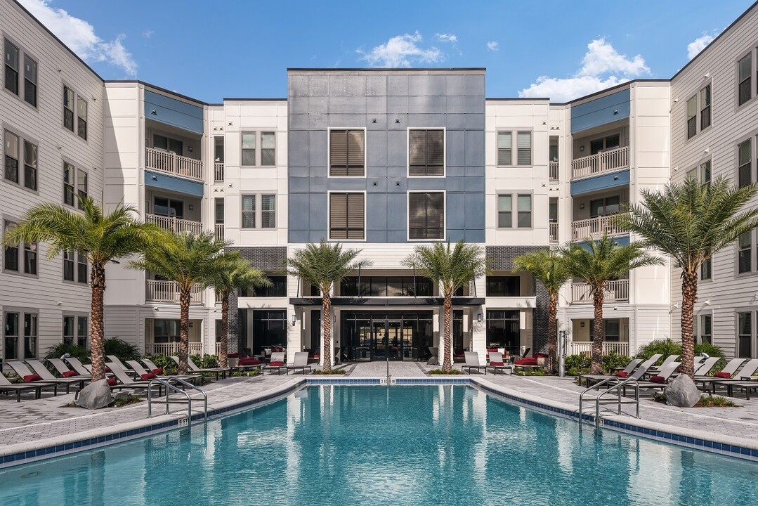 CODA Apartments in Orlando, FL - Foto de edificio