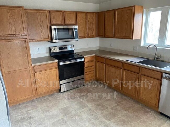 918 E Palmer Dr in Laramie, WY - Building Photo - Building Photo