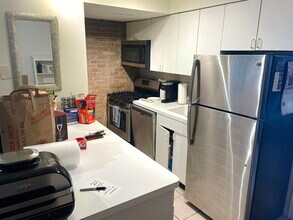 715 W Diversey Pky, Unit 7 in Chicago, IL - Building Photo - Building Photo