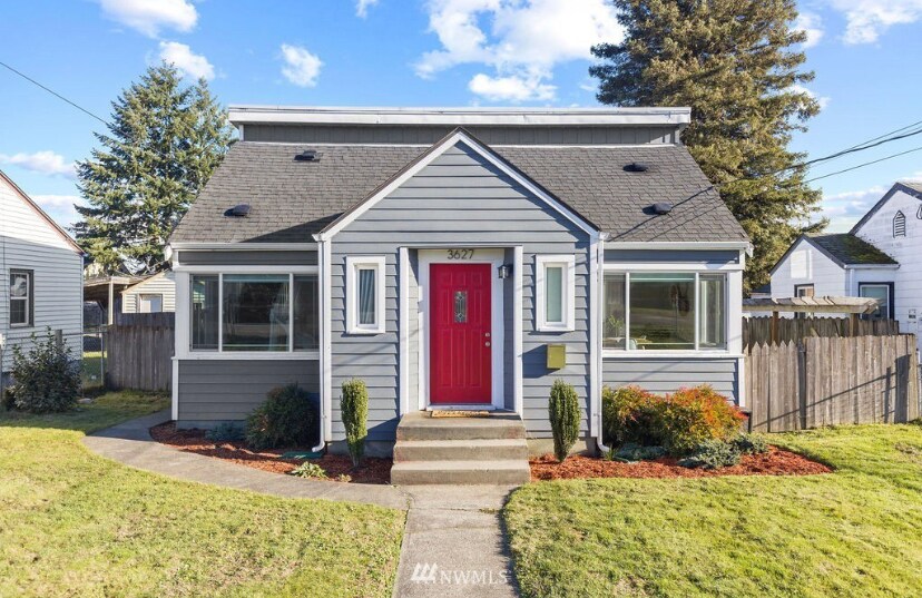 3627 S Alaska St in Tacoma, WA - Foto de edificio