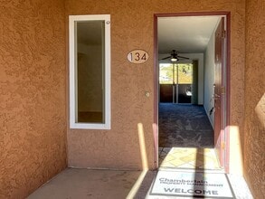 526 Calle Montecito in Oceanside, CA - Building Photo - Building Photo