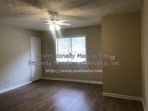 4891 Valley Dale Dr SW-Unit -B in Lilburn, GA - Foto de edificio - Building Photo