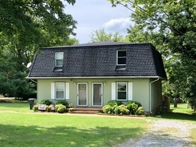 1140 E Main St in Gallatin, TN - Building Photo