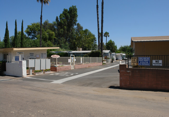 El Dorado Mobile Home Park in El Cajon, CA - Foto de edificio - Building Photo