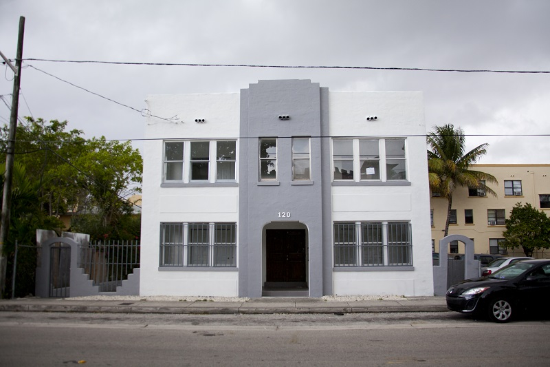 120 SW 5th Ave in Miami, FL - Foto de edificio