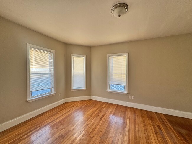 115 Elm St, Unit 2 in Somerville, MA - Building Photo - Building Photo