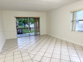 11205 SW 88th St in Miami, FL - Building Photo - Building Photo