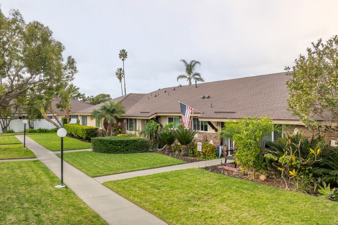 1919-1921 Sherry Ln in Santa Ana, CA - Building Photo