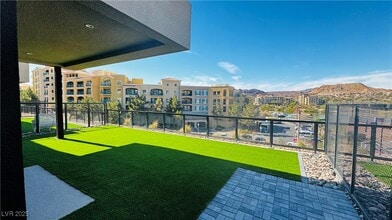 26 Promenade Isle Ln in Henderson, NV - Building Photo - Building Photo