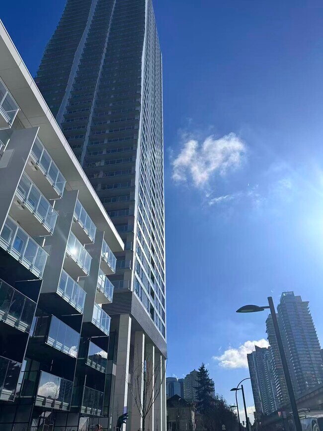 6087 Wilson Av in Burnaby, BC - Building Photo - Building Photo