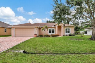 2426 SE Betty Rd in Port St. Lucie, FL - Building Photo