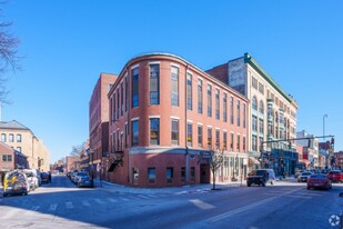 169 Merrimack St, Unit 301 in Lowell, MA - Building Photo