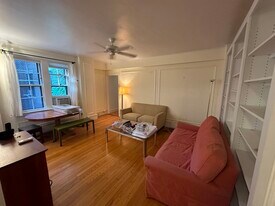 988 Memorial Dr in Cambridge, MA - Building Photo