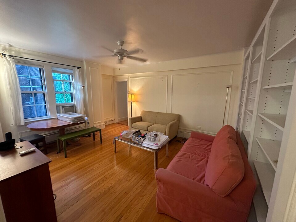 988 Memorial Dr, Unit 283 in Cambridge, MA - Foto de edificio