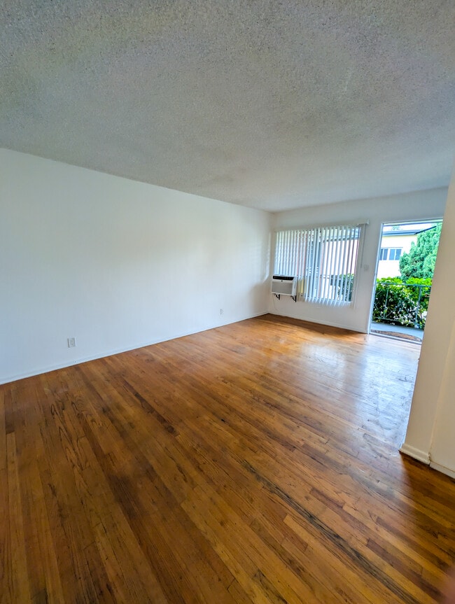 1523 11th St in Santa Monica, CA - Foto de edificio - Building Photo