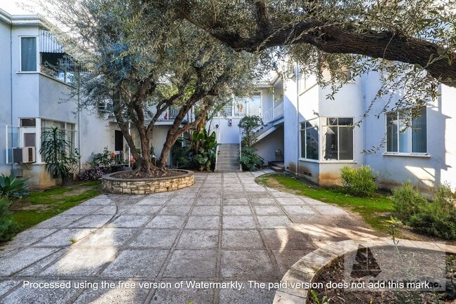 property at 1014 E Carson St