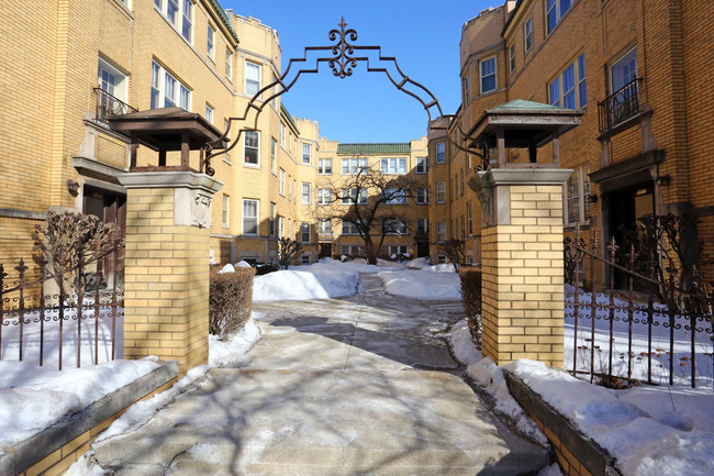 Rockwell Courtyard Apartments in Chicago, IL - Building Photo - Building Photo