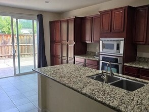 424 Leighton Ct in Roseville, CA - Building Photo - Building Photo