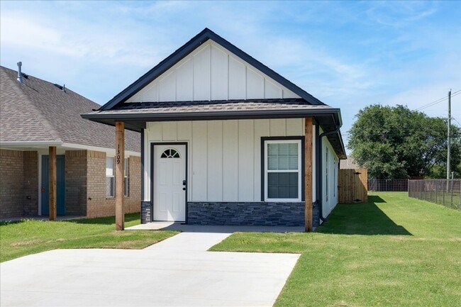 2107 SW McKinley Ave in Lawton, OK - Building Photo - Building Photo