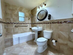 2811 NW 88th St-Unit -2 in Miami, FL - Building Photo - Building Photo