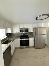 625 SW 113th Way in Pembroke Pines, FL - Foto de edificio - Building Photo