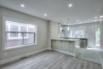153 Gainsborough Rd in Toronto, ON - Building Photo - Building Photo
