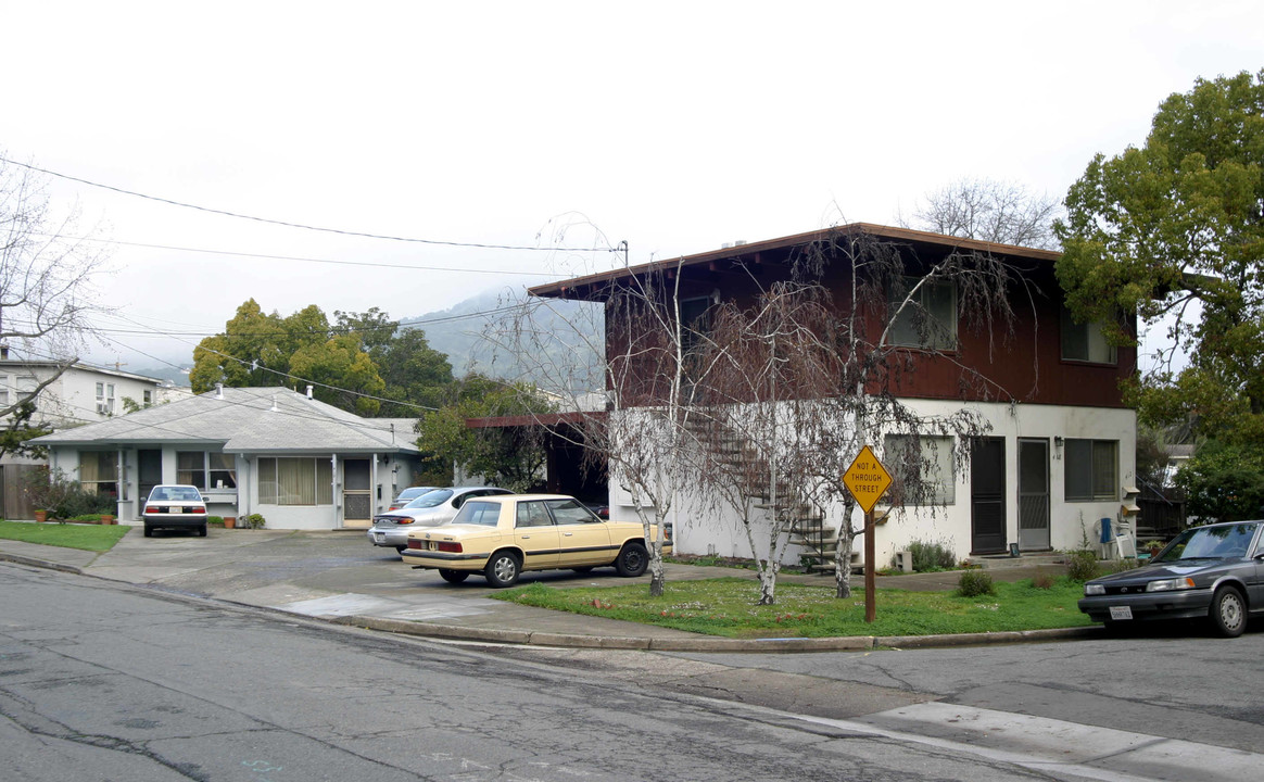 11 Woodland Pl in San Rafael, CA - Building Photo