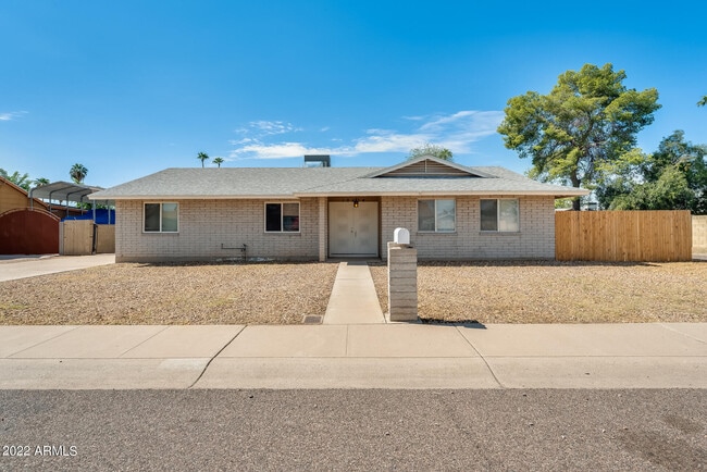 10424 N 38th Dr in Phoenix, AZ - Building Photo - Building Photo