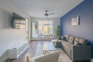 701 W Rio Salado Pkwy in Tempe, AZ - Building Photo