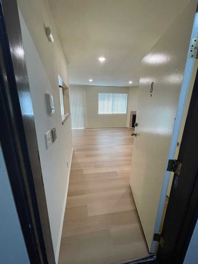 11748 Courtleigh Dr in Los Angeles, CA - Building Photo - Building Photo