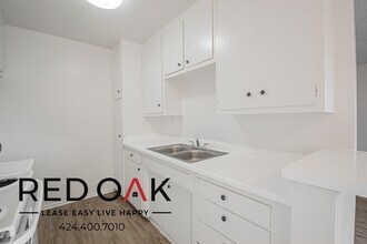 915 N Wilton Pl, Unit 213 in Los Angeles, CA - Building Photo - Building Photo