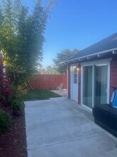 706 Vale View Dr in Vista, CA - Foto de edificio - Building Photo