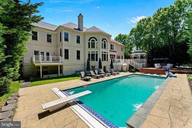 property at 1445 Mayhurst Blvd