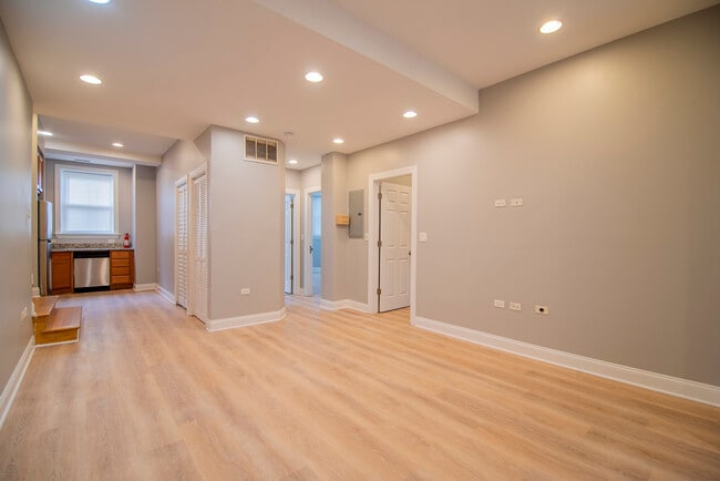 2036 W Arthur Ave in Chicago, IL - Building Photo - Building Photo