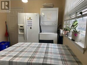 124 Overture Rd in Toronto, ON - Building Photo - Building Photo