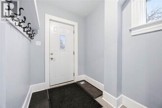 243 Brock St S in Sarnia, ON - Foto de edificio - Building Photo