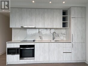 8-4608 Wellesley St W in Toronto, ON - Building Photo - Building Photo