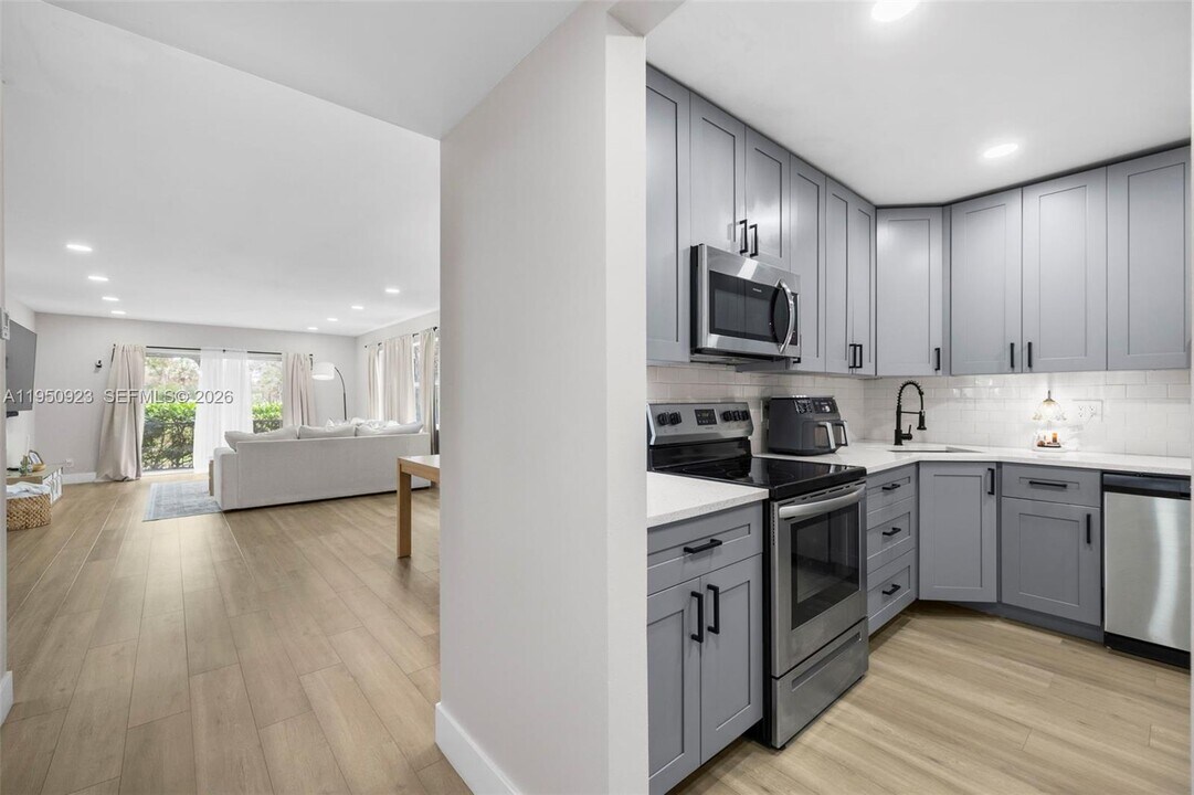 6100 S Falls Cir Dr in Lauderhill, FL - Building Photo