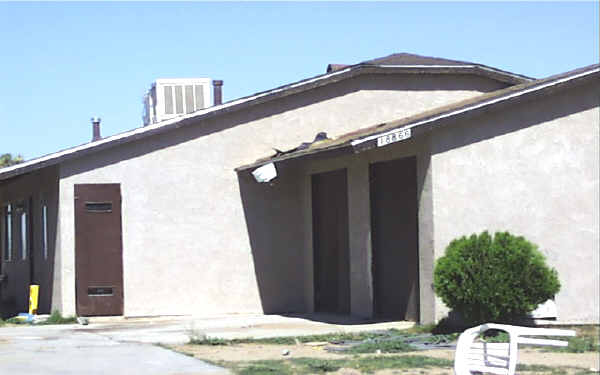 18864-18866 Del Mano Ct in Adelanto, CA - Building Photo - Building Photo