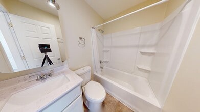 1322 Luzzo Ct in Pittsburgh, PA - Foto de edificio - Building Photo