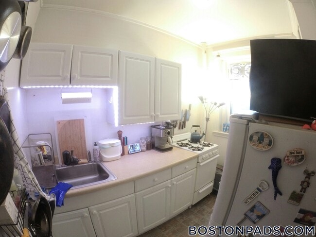 1450 Commonwealth Ave, Unit 16 in Boston, MA - Building Photo - Building Photo