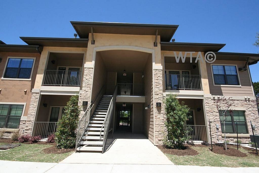 11210 Ranch to Market 2222 in Austin, TX - Building Photo